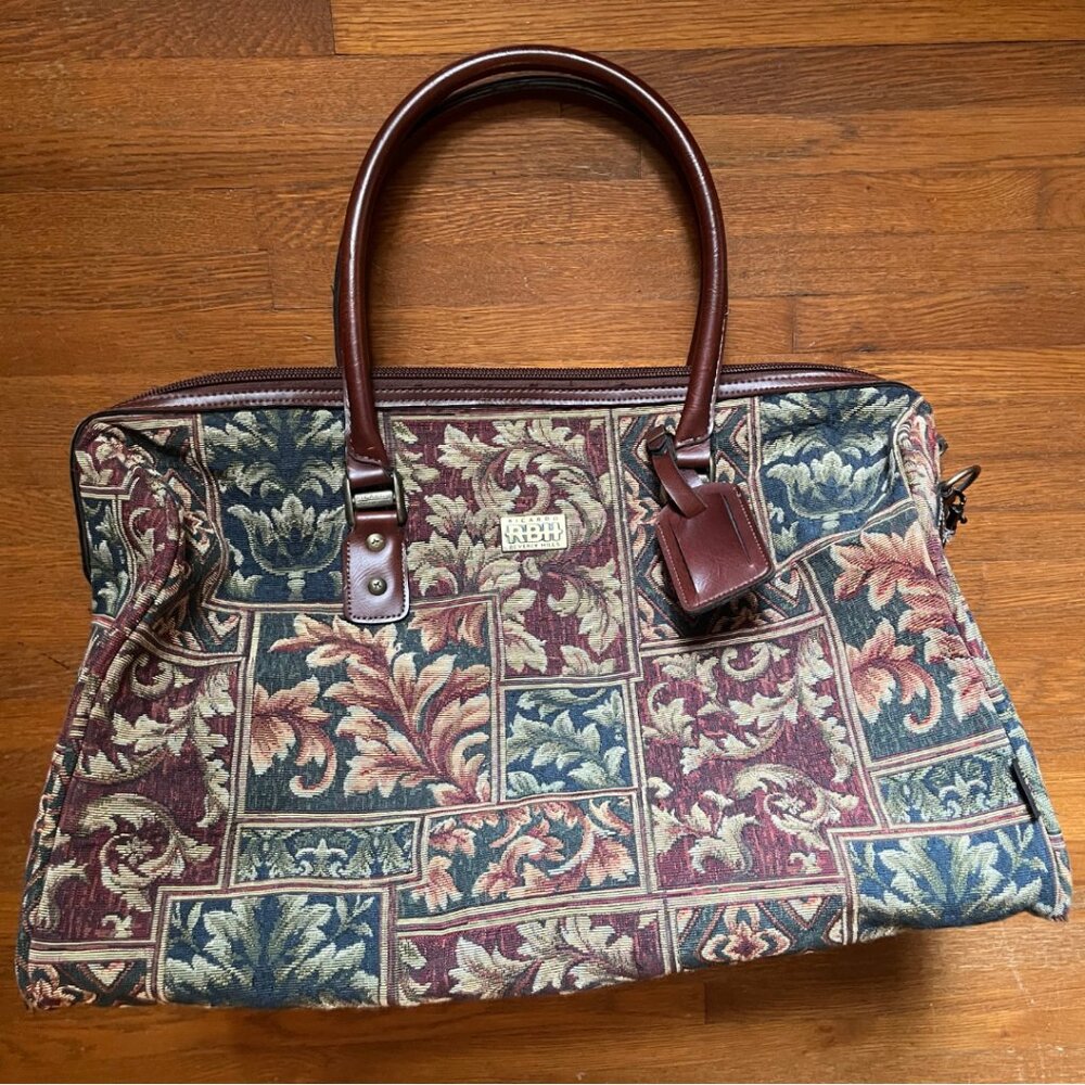 Vintage Ricardo Beverly Hills Santa Cruz Drop Bottom Footed Bag